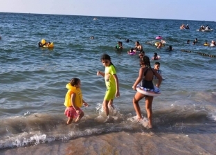 للمرة الثانية.. شواطئ الإسكندرية تستقبل أطفال مستشفى 57357 (صور)
