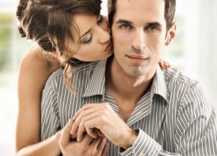 دراسة حديثة: رائحة الرجال العزاب "تجذب النساء" أكثر من المتزوجين