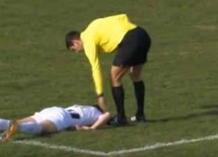 بالفيديو| وفاة لاعب أثناء مباراة بعد اصطدام الكرة بصدره
