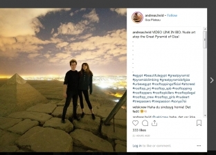 مصور دنماركي ينشر مقطعا إباحيا مع صديقته أعلى الهرم