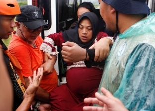 بعد نجاتها من الزلزال.. سيدة إندونيسية تلد طفلها الرابع داخل خيمة (صور)