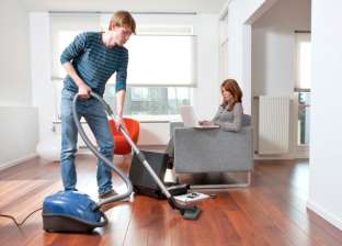 دراسة: مساعدة الرجل لزوجته في أعمال المنزل مفيد صحيا
