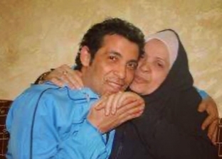 «أنا من غيرك ولا حاجة».. سعد الصغير يحيي ذكرى رحيل والدته