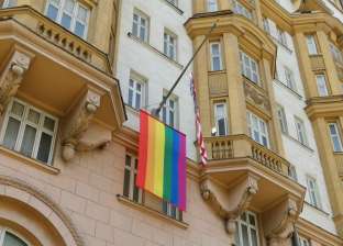 الكرملين يعلق على رفع علم المثليين فوق مبنى سفارة أمريكا بموسكو