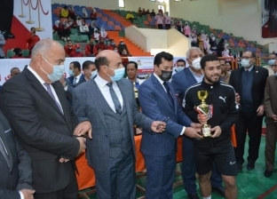 وزير الرياضة يسلم 15 كأسا في ختام فعاليات مهرجان «ألعاب الجنوب»