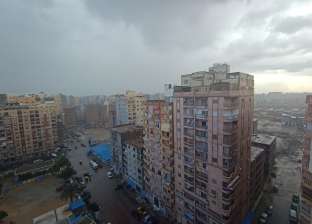 رعد وأمطار غزيرة تجتاح الإسكندرية.. والمحافظة ترفع حالة الطوارئ القصوي