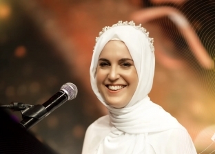 فنانة إنجليزية تعتنق الإسلام حبا في الرسول وتغني «طلع البدر علينا»