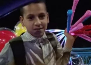 يبيع البالونات بحقيبة المدرسة.. فيديو لطفل يحقق 1.5 مليون مشاهدة