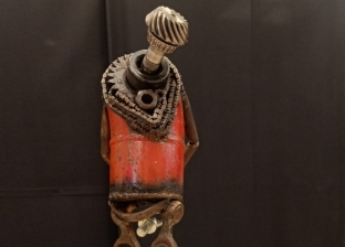تماثيل من الخردة في معرض فن تشكيلي.. "ع الحديدة"