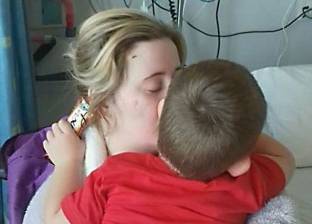 بالصور| لحظة مؤثرة.. لقاء أم إيرلندية مع طفلها بعد إفاقتها من غيبوبة