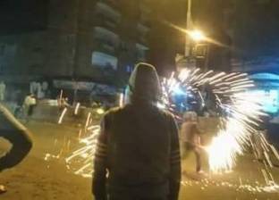شباب الفيوم يرفعون أعلام مصر ويطلقون الألعاب النارية احتفالا بفوز "الفراعنة"