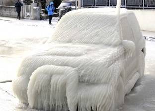 بالصور| الثلوج تحول السيارات إلى لوحات فنية