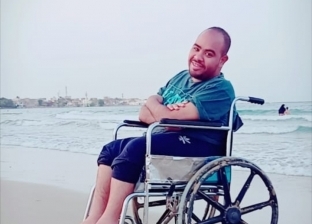 رحلة «النجار» وشقيقيه مع الإعاقة.. «حلم العمل على كرسي متحرك»