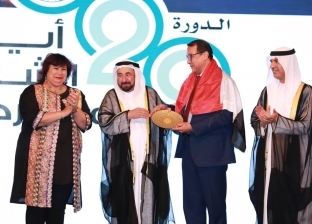 حاكم الشارقة يسلم مصر جائزة أفضل عرض مسرحي عربي لعام 2018