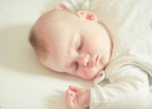 دراسة: تدريب الأطفال على النوم ليس دائما أمر مجهد