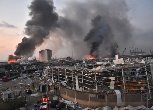 عاجل.. حريق ضخم في مرفأ بيروت بعد أشهر من كارثة الانفجار (فيديو)