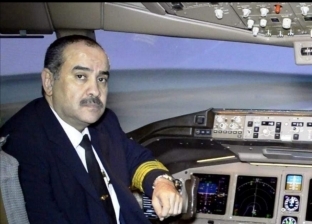 وزير الطيران يتلقى قائمة جديدة بأعداد المصريين العالقين في الخارج