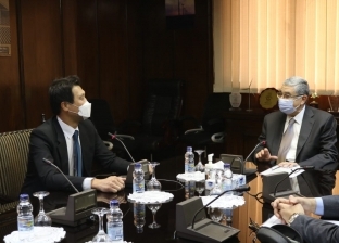 وزير الكهرباء يبحث سبل التعاون الاستثماري مع السفير الكوري الجديد