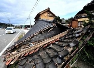حرائق وهروب.. مشاهد توثق أضرار زلزال اليابان في بلدة واجيما (فيديو)