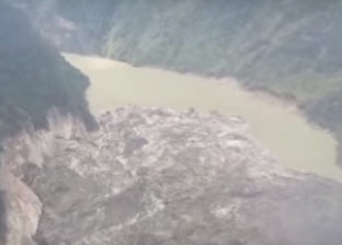 بالفيديو| انهيار أرضي يشكل بحيرة كبيرة في الصين