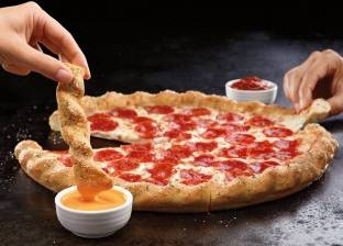 "قمر صناعي" يهدي 2000 موظف هندي "بيتزا مجانية" بـ9 آلاف دولار