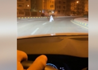 يوتيوبر مصري يحذر من جسم مخيف في أحد الشوارع: عفريت واقفلي «فيديو»