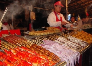 شوربة خفافيش وعيون التونة.. أغرب الأكلات الشعبية الصينية