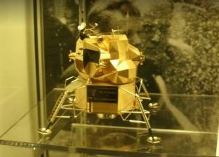 سرقة مركبة فضاء ذهبية من متحف "نيل أرمسترونج" في أمريكا