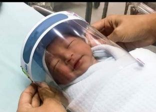 هل يحمي قناع الوجه الأطفال الرضع من كورونا؟ أطباء يوضحون