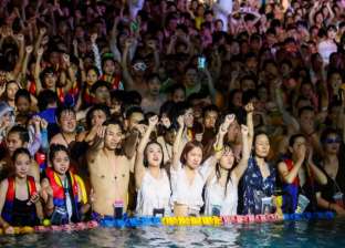 حفل غطس جماعي في ووهان الصينية يثير مخاوف عودة كورونا