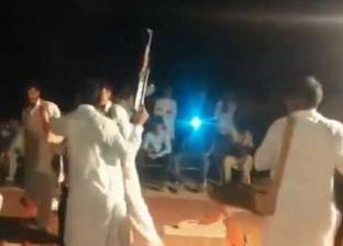 بالفيديو| باكستاني يفقد السيطرة على سلاحه ويقتل 3 أشخاص خلال حفل زفاف