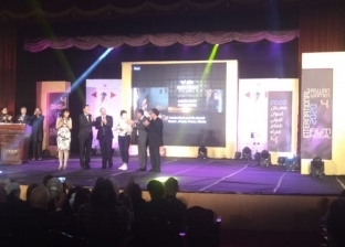 لينديتا زيتشيراي يفوز بجائزة أفضل مخرج عن فيلم منزل آجا بمهرجان أسوان