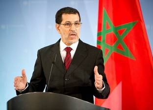رئيس الوزراء المغربي يشرب "على الهواء" لتبديد المخاوف من تلوث المياه