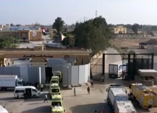 استعداد سيارات الإسعاف أمام معبر رفح لنقل 31 من الأطفال الخدج الفلسطينيين لمصر