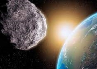 كويكب عملاق يقترب من الأرض.. أكبر من أقوى سلاح نووي