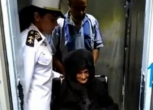 مديرية أمن القاهرة تتولى نقل سيدة مسنة لإحدى دور الرعاية 