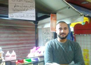 "محمد" من النحت على الخشب لبائع بطاطا.. الحلم يصنع المعجزات