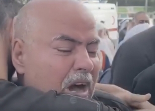 مقطع فيديو مؤثر لأب يودع أبناءه بعد استشهادهم بغزة: «كان نفسهم يتزوجون»