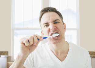 5 أفعال وقائية تهدد صحة الأسنان أبرزها "المضمضة"
