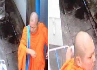 راهب يسرق سروال زوجة جاره
