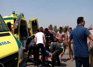 إصابة 21 بينهم 8 أطفال في انقلاب "ميكروباص" بصحراوي المنيا