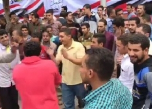 بالصور| رقص على الأغاني الوطنية أمام لجان الاستفتاء في عابدين