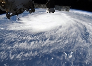 "لورا" تهدد أمريكا.. تحولت من عاصفة إلى إعصار شديد الخطورة  (صور)