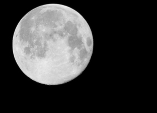 دراسة جديدة تكشف سبب عدم توازن القمر
