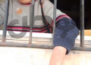 استغاثة أب لإنقاذ طفليه: أمهم مريضة نفسيا وعيالي في خطر