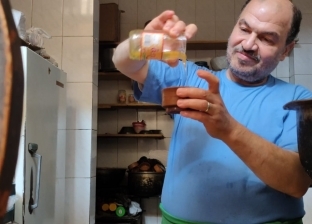 حكاية «عم هشام» أقدم بائع زبادي في مصر: تركت الذهب وورثت مهنة أجدادي