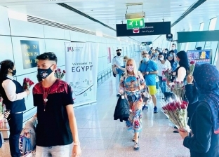 عودة السياحة الرومانية ومطار الغردقة يستقبل السائحين بالورود