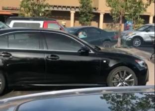 بالفيديو| عجوز تفقد السيطرة على سيارتها داخل جراج
