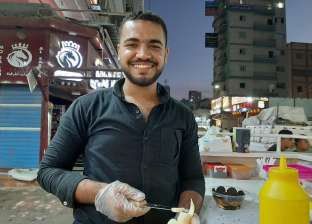 طالب أزهري يبيع بطاطا بطعم الفراولة والشكولاتة: «بعملها بطريقة مودرن»
