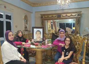 أسرة الشهيد محمد هارون تضع صورته على مائدة إفطار أول أيام رمضان